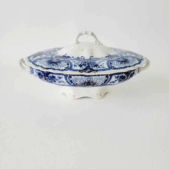 J&G Meakin Flow Blue Covered Vegetable Dish, Embossed w/Gold Accents, England - Picture 1 of 16